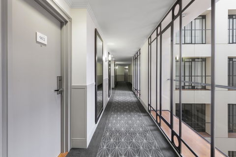The Savoy Hotel On Little Collins Melbourne - Sunshine Coast Tourism 21
