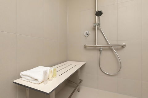 Ibis Melbourne Central - Sunshine Coast Tourism 34