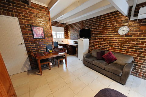 Greenvale Holiday Units - Sunshine Coast Tourism 7