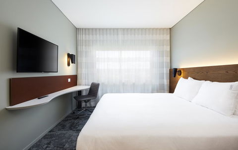 Holiday Inn Express Melbourne Southbank, An IHG Hotel - Sunshine Coast Tourism 13