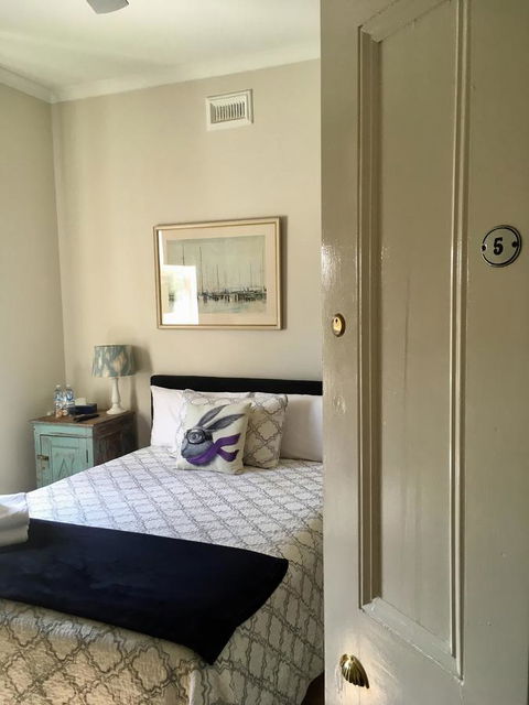 The Alexandra Hotel - Sunshine Coast Tourism 12
