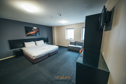 Nomads Melbourne Backpackers - Sunshine Coast Tourism 23