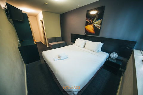 Nomads Melbourne Backpackers - Sunshine Coast Tourism 18