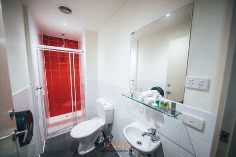 Nomads Melbourne Backpackers - Sunshine Coast Tourism 25