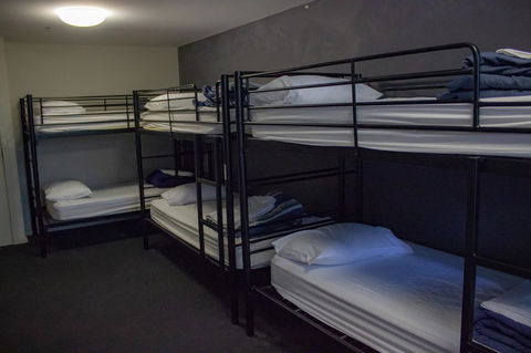 Nomads Melbourne Backpackers - Sunshine Coast Tourism 35
