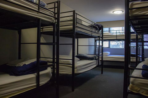Nomads Melbourne Backpackers - Sunshine Coast Tourism 43