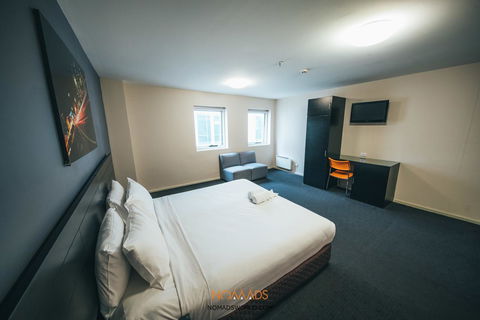 Nomads Melbourne Backpackers - Sunshine Coast Tourism 22