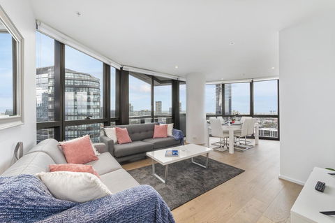 Best Views On Collins - Holiday Sunshine Coast 4