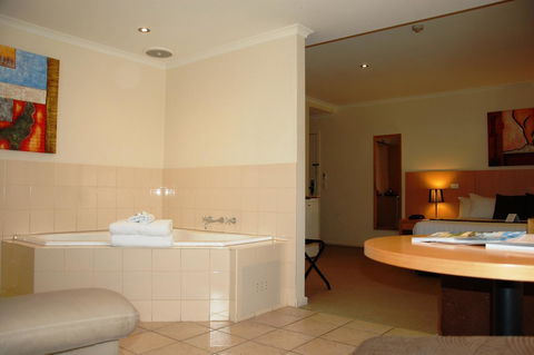 Mercure Hotel Mildura - Sunshine Coast Tourism 24