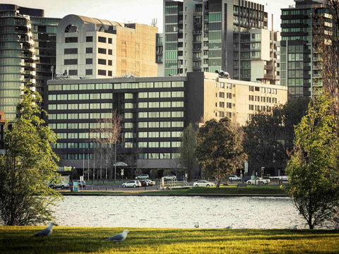 Mercure Melbourne Albert Park - Holiday Sunshine Coast 0