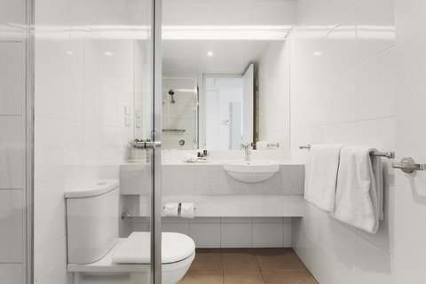 Mercure Melbourne Albert Park - Holiday Sunshine Coast 12