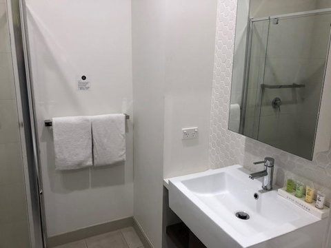 Whitehorse Apartments Hotel - Sunshine Coast Tourism 3
