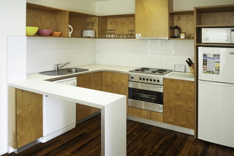 Phillip Island Apartments - Sunshine Coast Tourism 4