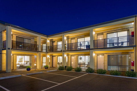 Bay Motel Safety Beach - Sunshine Coast Tourism 25