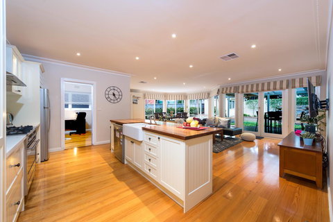 Lovely 5BR Full House In Glen Waverley, Walk To Train, Bus & Shops - Holiday Sunshine Coast 3