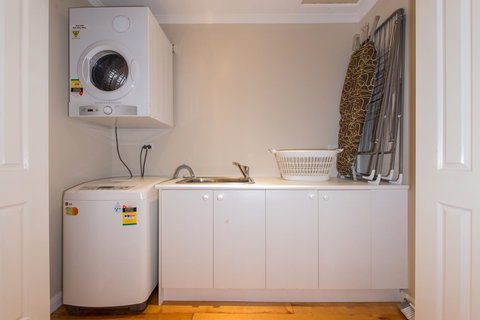 Lovely 5BR Full House In Glen Waverley, Walk To Train, Bus & Shops - Holiday Sunshine Coast 12