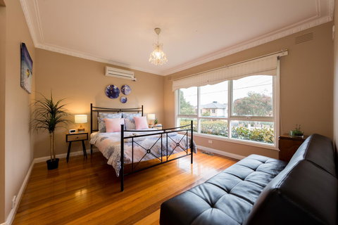 Lovely 5BR Full House In Glen Waverley, Walk To Train, Bus & Shops - Holiday Sunshine Coast 5