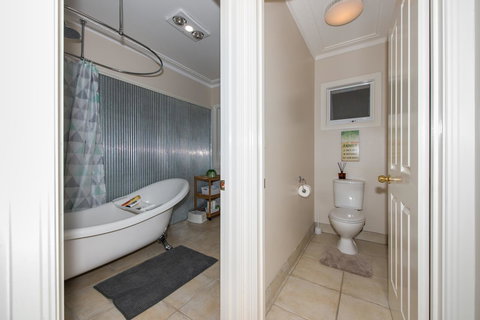 Lovely 5BR Full House In Glen Waverley, Walk To Train, Bus & Shops - Holiday Sunshine Coast 11