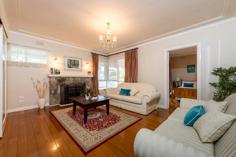 Lovely 5BR Full House In Glen Waverley, Walk To Train, Bus & Shops - Holiday Sunshine Coast 14