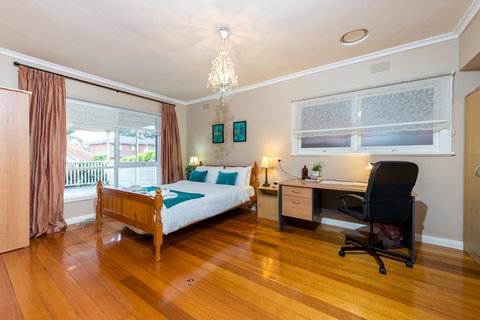 Lovely 5BR Full House In Glen Waverley, Walk To Train, Bus & Shops - Holiday Sunshine Coast 10