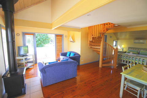 Rayville Boat Houses - Sunshine Coast Tourism 3