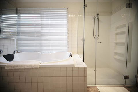 Rayville Boat Houses - Sunshine Coast Tourism 12