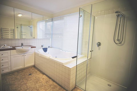 Rayville Boat Houses - Sunshine Coast Tourism 13