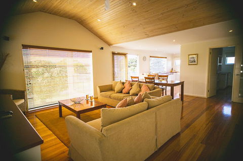 Rayville Boat Houses - Sunshine Coast Tourism 8