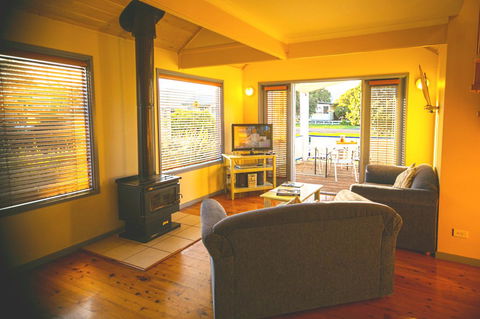 Rayville Boat Houses - Sunshine Coast Tourism 4