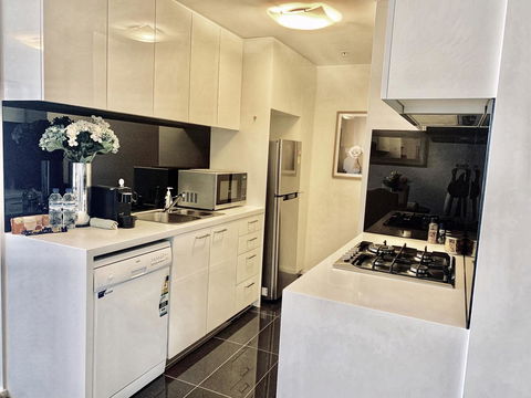 Luxury Apartments With View - Sunshine Coast Tourism 7