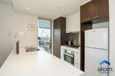 AKOM AT Docklands - Holiday Sunshine Coast 14