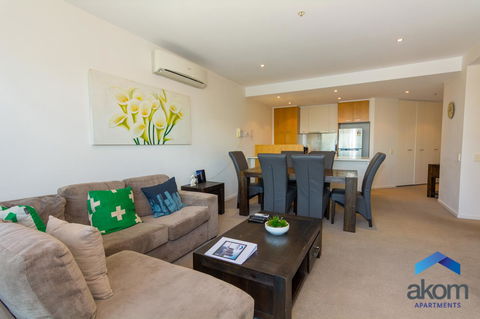 AKOM AT Docklands - Holiday Sunshine Coast 7