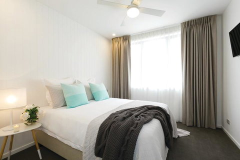 Lakes Edge Apartments - Holiday Sunshine Coast 1