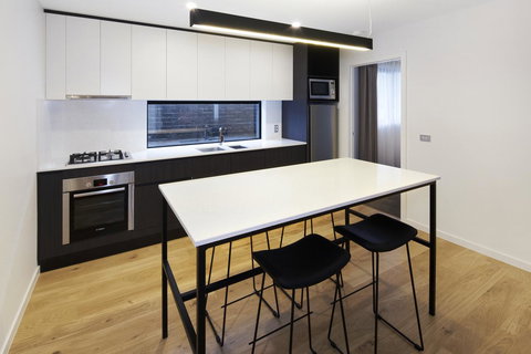 Lakes Edge Apartments - Holiday Sunshine Coast 6