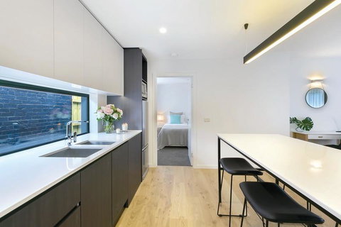 Lakes Edge Apartments - Holiday Sunshine Coast 3