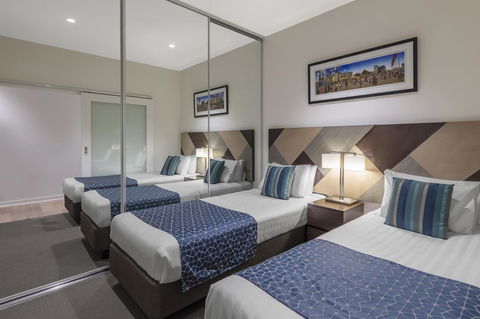 Wyndham Hotel Melbourne - Sunshine Coast Tourism 34