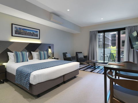 Wyndham Hotel Melbourne - Sunshine Coast Tourism 6