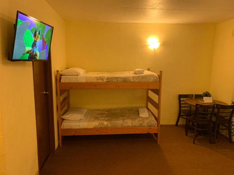 Mountain Creek Motel Bar & Restaurant - Sunshine Coast Tourism 5