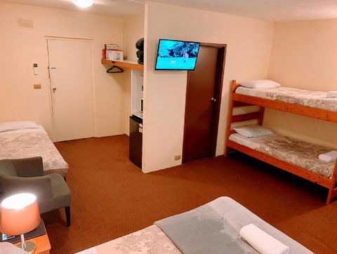Mountain Creek Motel Bar & Restaurant - Sunshine Coast Tourism 4