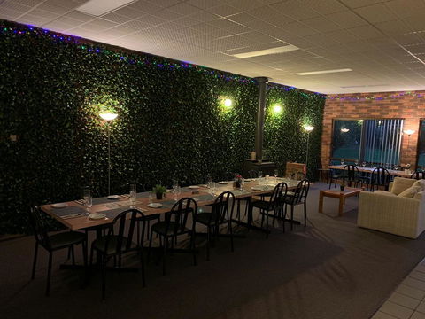 Mountain Creek Motel Bar & Restaurant - Sunshine Coast Tourism 13