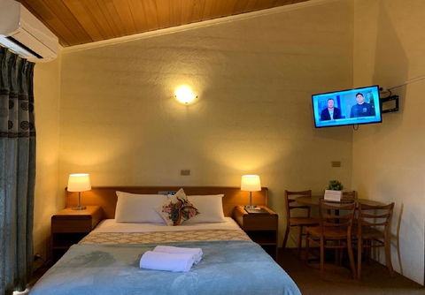 Mountain Creek Motel Bar & Restaurant - Sunshine Coast Tourism 24