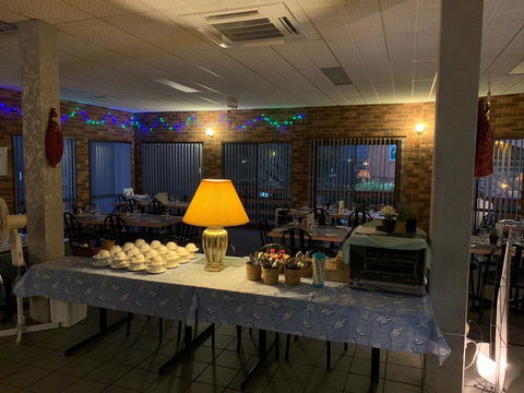 Mountain Creek Motel Bar & Restaurant - Sunshine Coast Tourism 19