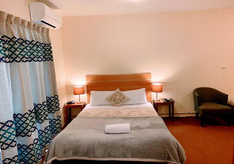 Mountain Creek Motel Bar & Restaurant - Sunshine Coast Tourism 2