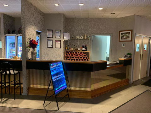 Mountain Creek Motel Bar & Restaurant - Sunshine Coast Tourism 16