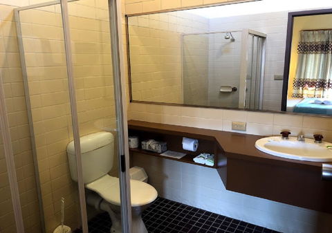 Mountain Creek Motel Bar & Restaurant - Sunshine Coast Tourism 9