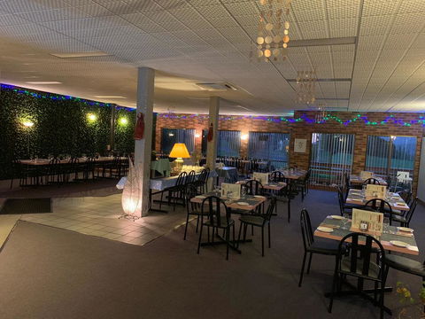 Mountain Creek Motel Bar & Restaurant - Sunshine Coast Tourism 14