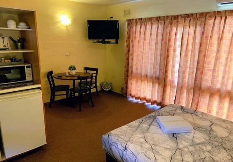 Mountain Creek Motel Bar & Restaurant - Sunshine Coast Tourism 31