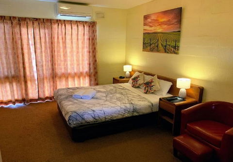 Mountain Creek Motel Bar & Restaurant - Sunshine Coast Tourism 25