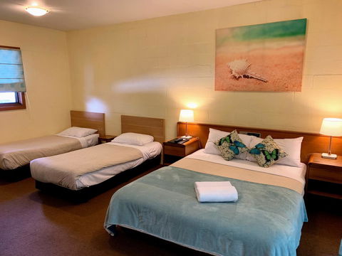 Mountain Creek Motel Bar & Restaurant - Sunshine Coast Tourism 34