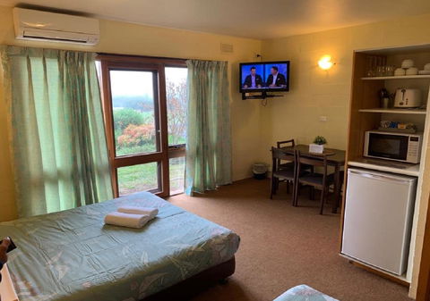 Mountain Creek Motel Bar & Restaurant - Sunshine Coast Tourism 33